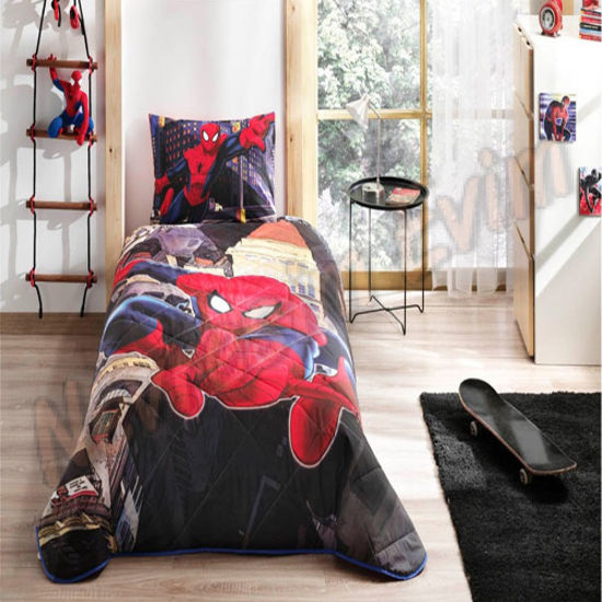 Taç Lisanslı Spiderman İn City Tek Kişilik Yatak Örtüsü resmi